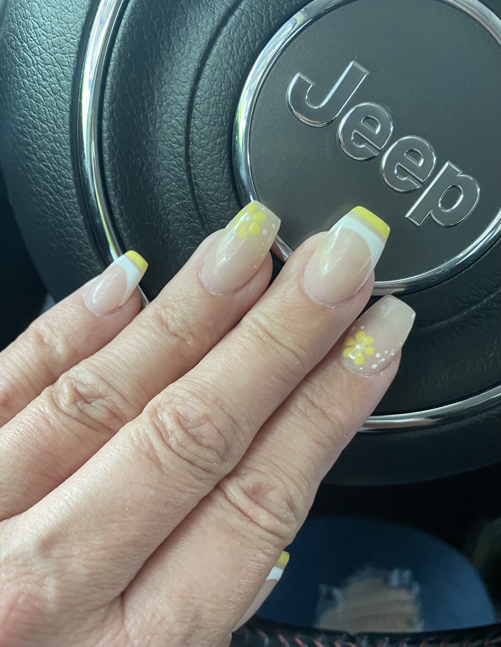 Le'v Nails Salon & Spa nail photo 1